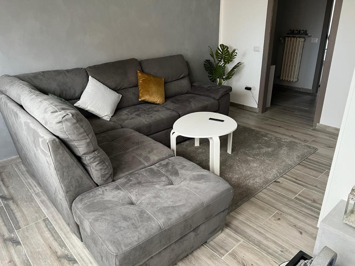 شقة Casa Di Afi, Perfect For 4 - Kitchen - Parking - Netflix أرونا المظهر الخارجي الصورة