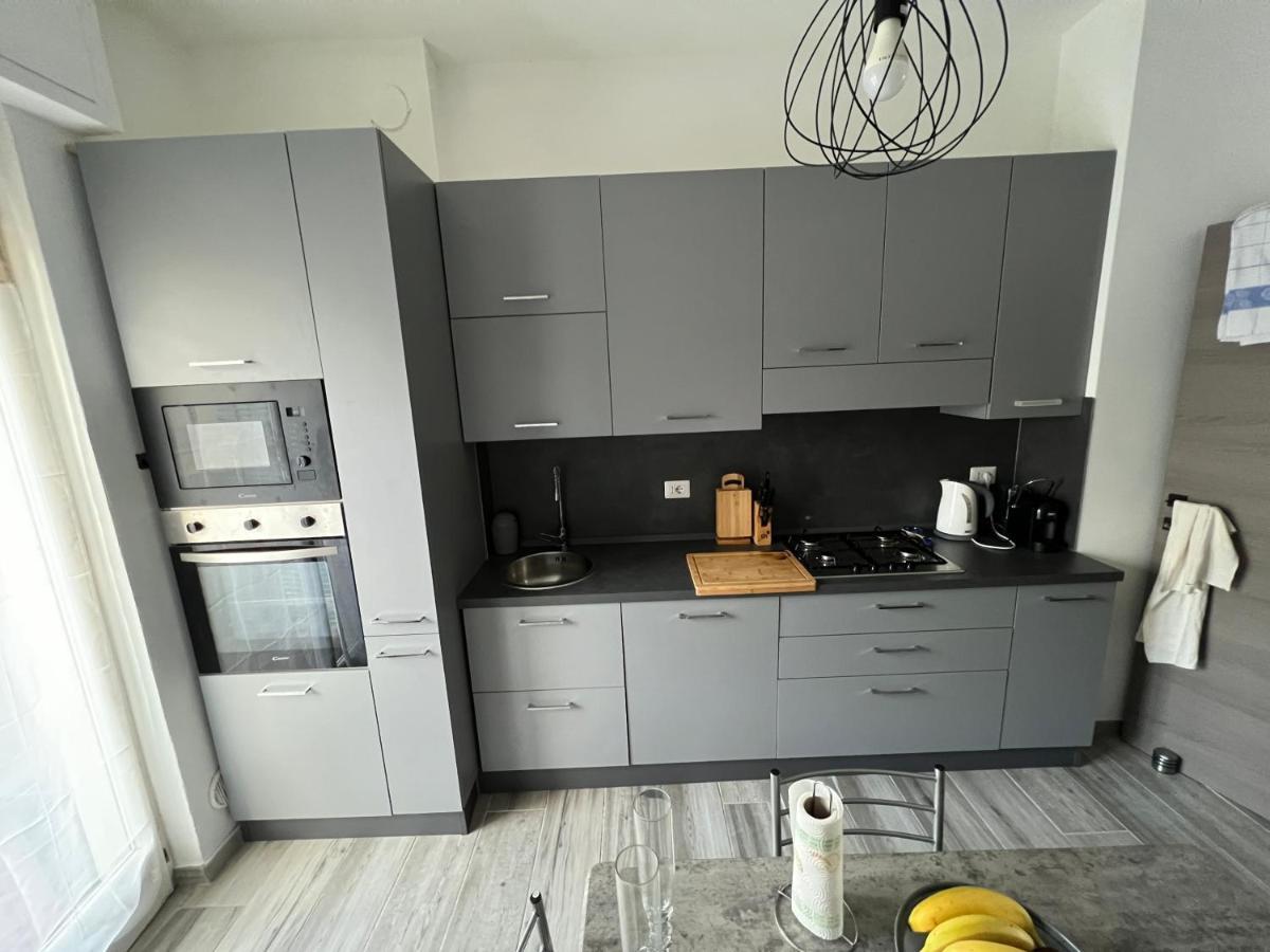شقة Casa Di Afi, Perfect For 4 - Kitchen - Parking - Netflix أرونا المظهر الخارجي الصورة