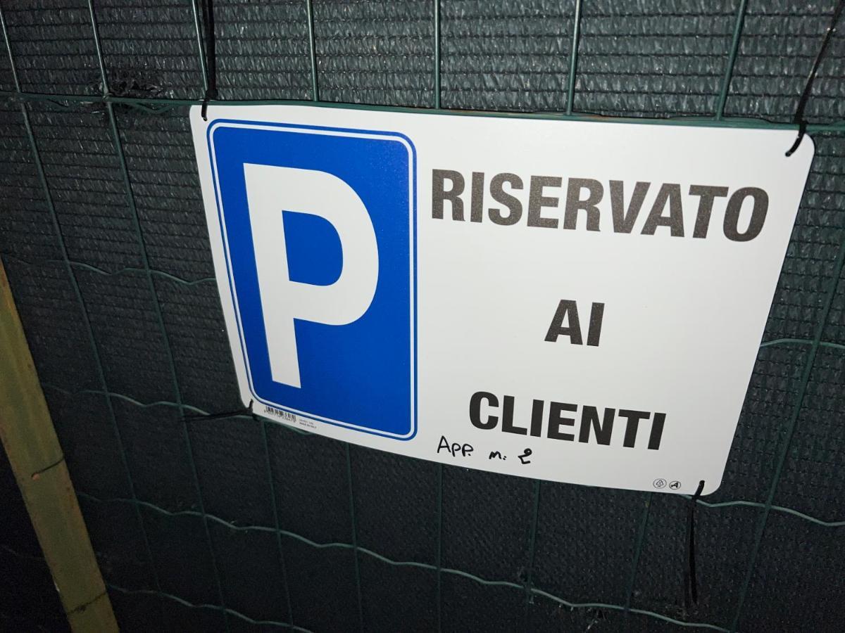 شقة Casa Di Afi, Perfect For 4 - Kitchen - Parking - Netflix أرونا المظهر الخارجي الصورة