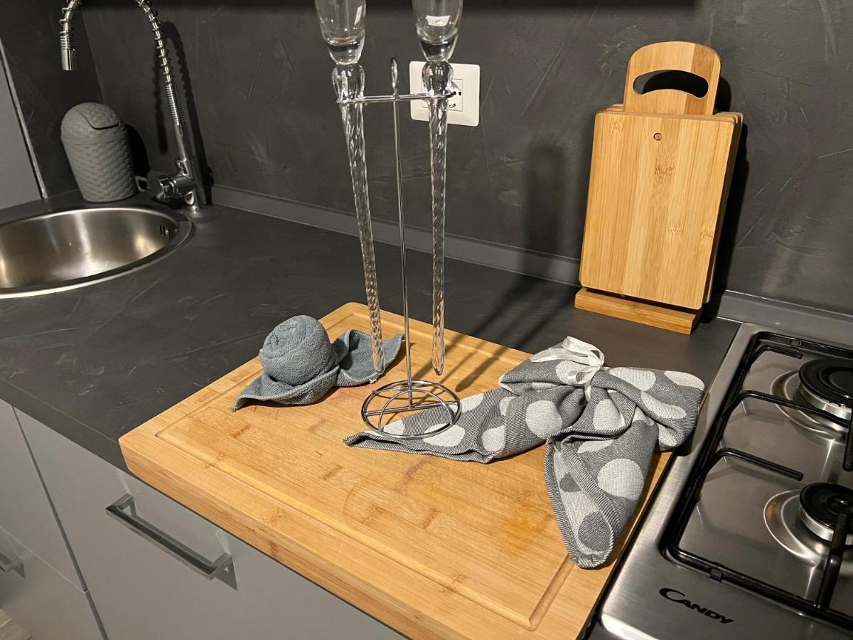 شقة Casa Di Afi, Perfect For 4 - Kitchen - Parking - Netflix أرونا المظهر الخارجي الصورة