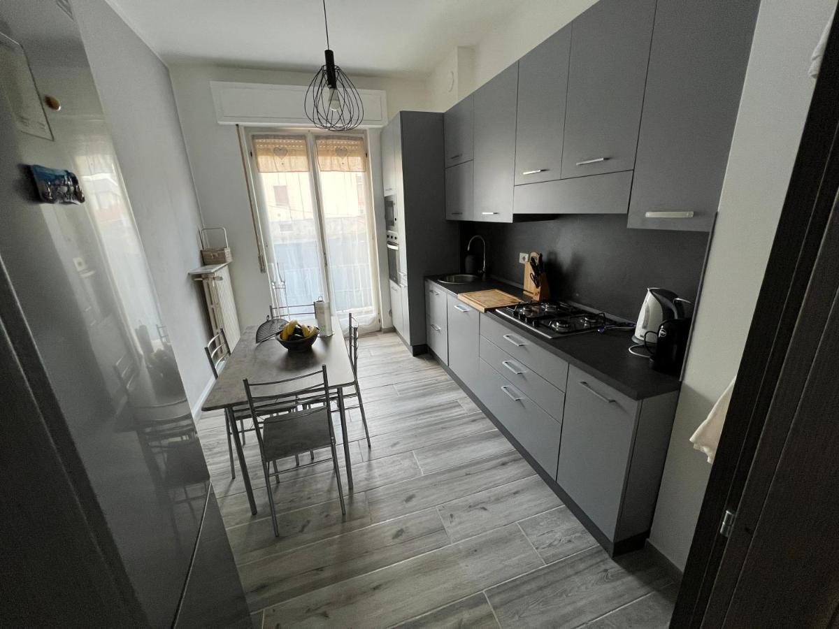 شقة Casa Di Afi, Perfect For 4 - Kitchen - Parking - Netflix أرونا المظهر الخارجي الصورة