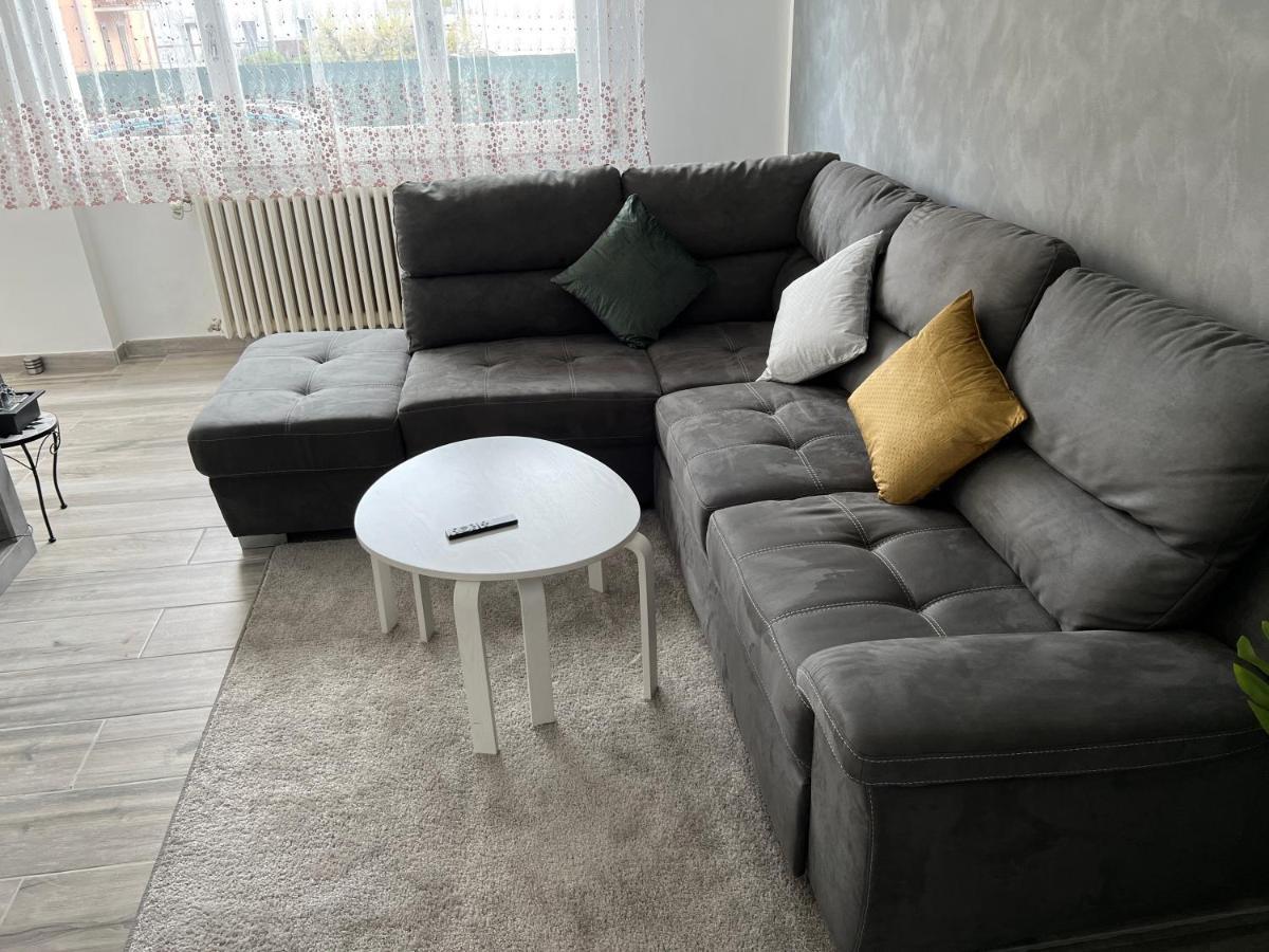 شقة Casa Di Afi, Perfect For 4 - Kitchen - Parking - Netflix أرونا المظهر الخارجي الصورة