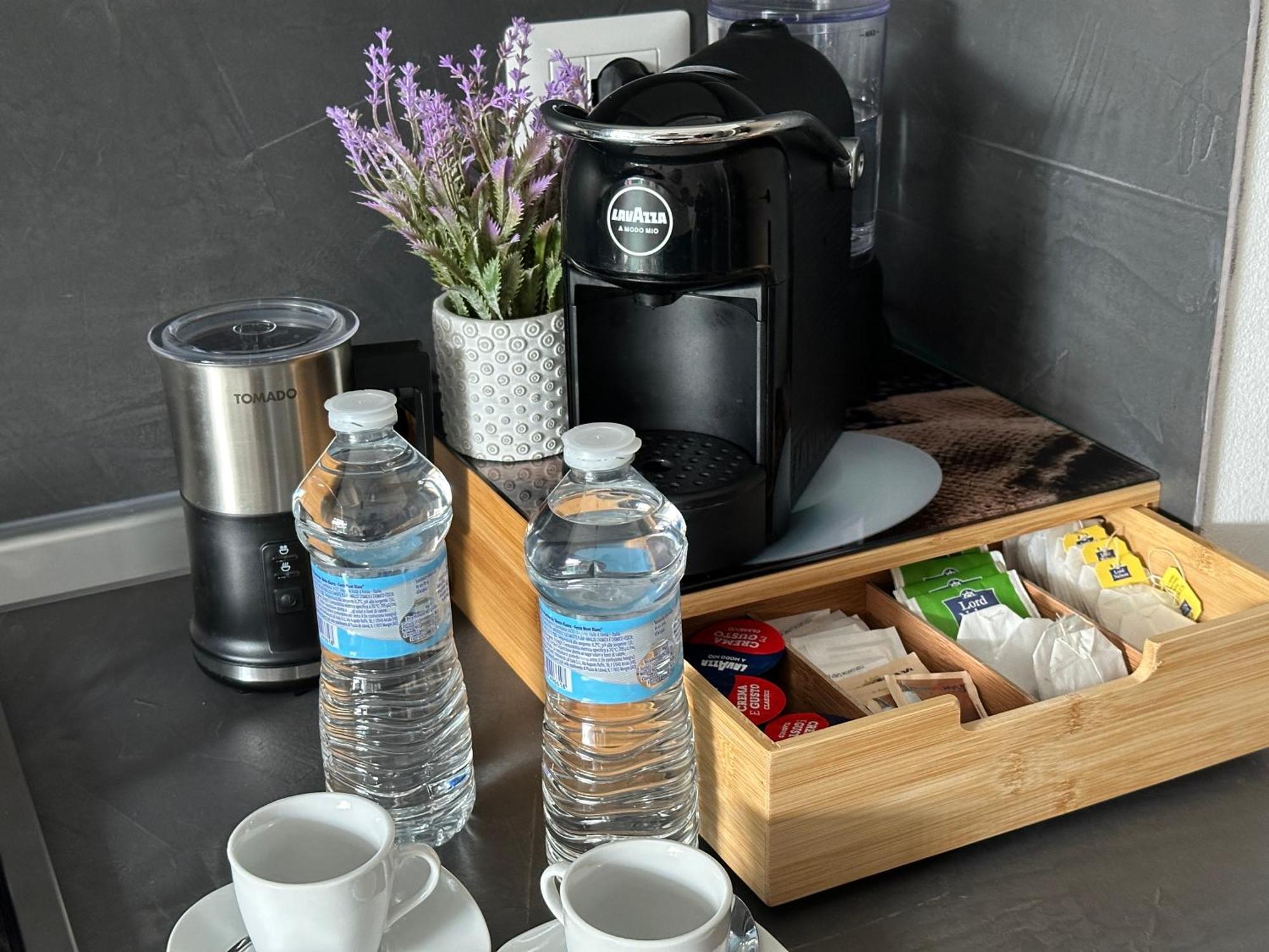 شقة Casa Di Afi, Perfect For 4 - Kitchen - Parking - Netflix أرونا المظهر الخارجي الصورة
